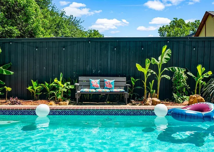 Dallas Oak Lawn Oasis W/ Private Pool, Hot Tub
