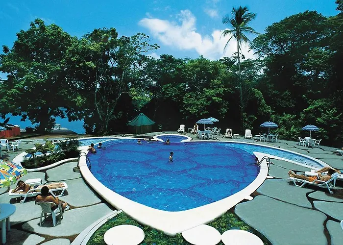 Tortuguero Resorts